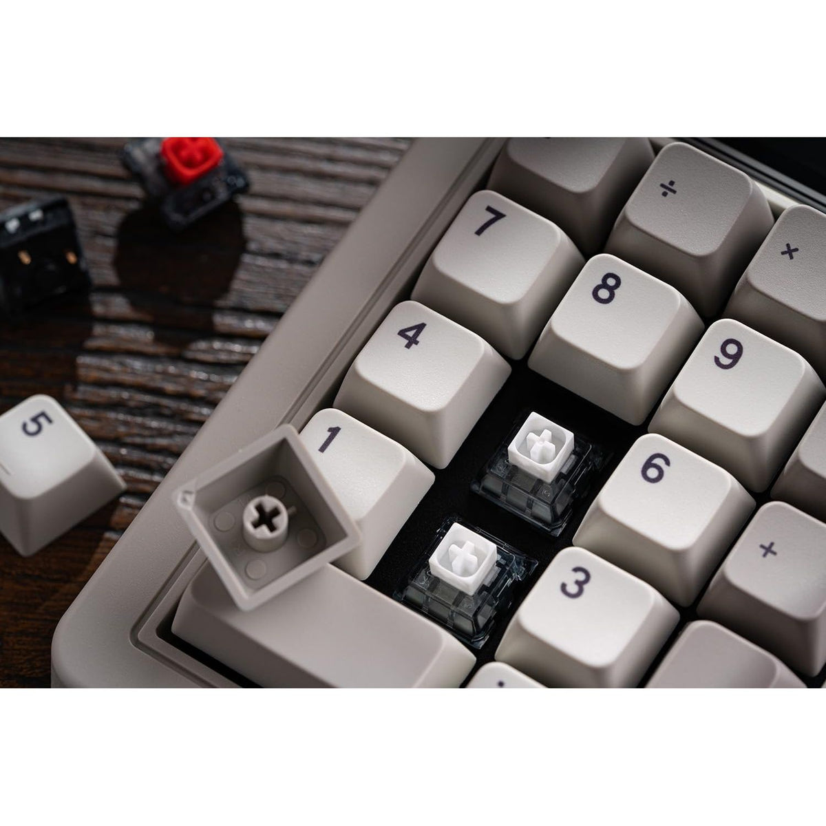 8BitDo Retro 18 Mechanical Numpad, Supports Calculator Mode, Bluetooth/2.4G/Wired Numpad for Windows and Android - M Edition