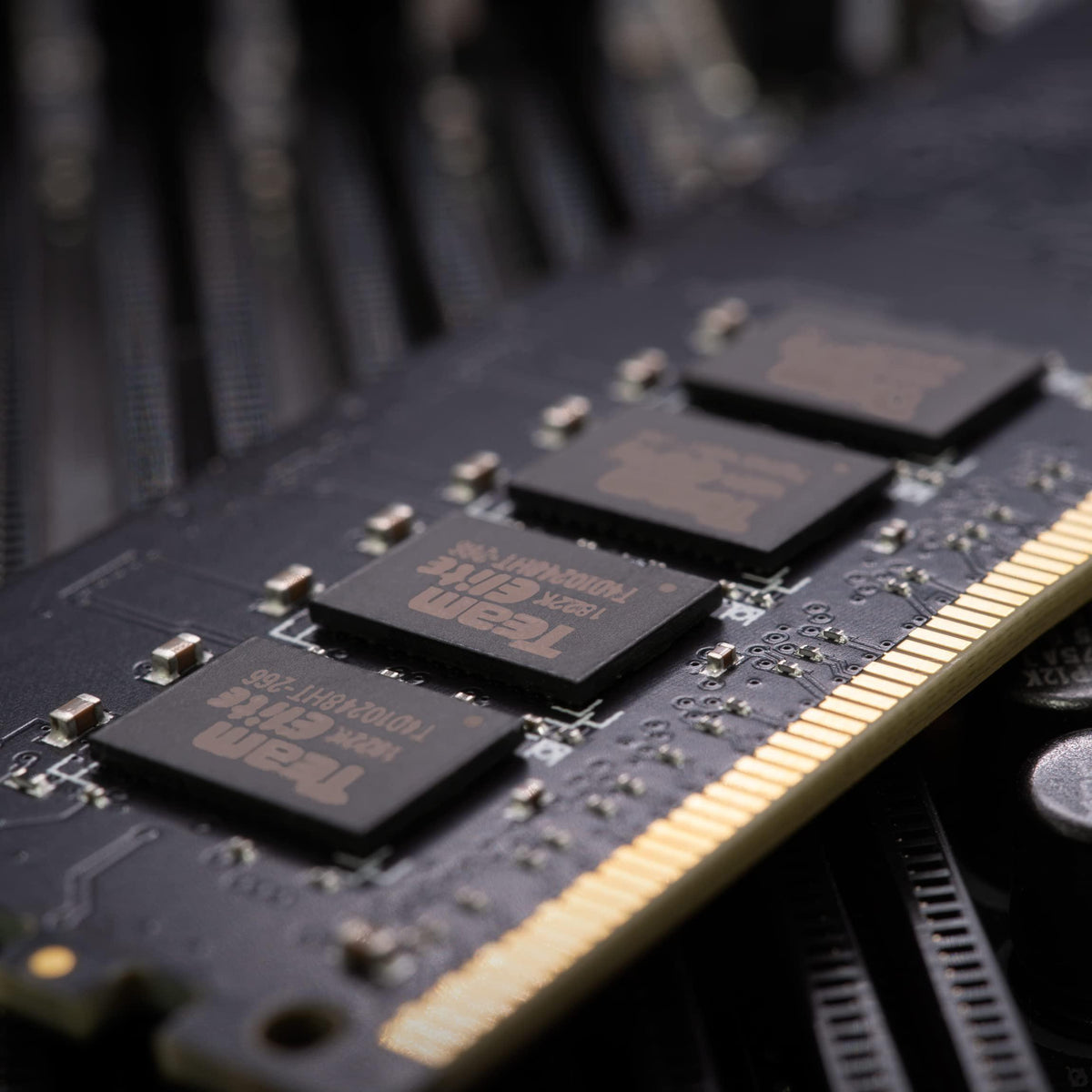 TEAMGROUP Elite DDR5 32GB 4800MHz (PC5-38400) CL40 Non-ECC Unbuffered 1.1V UDIMM 288 Pin PC Computer Desktop Memory Module Ram Upgrade - TED532G4800C4001