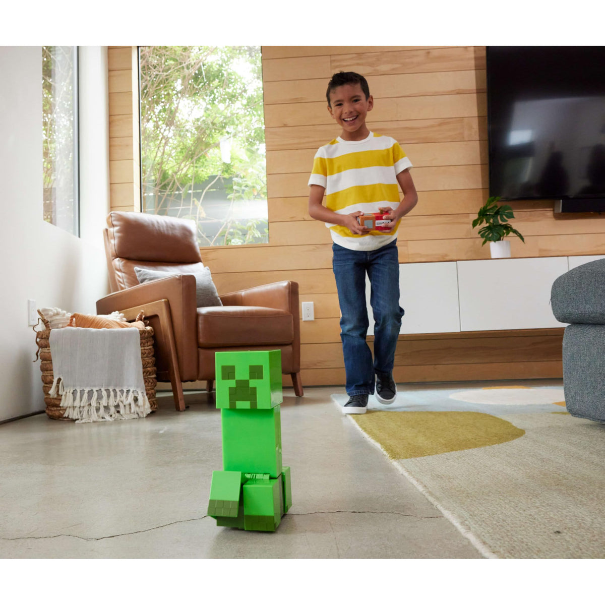 Mattel Minecraft Exploding RC Creeper with Lights & Sounds, 10 Explosion Particles, Game-Authentic Movement & DLC Code