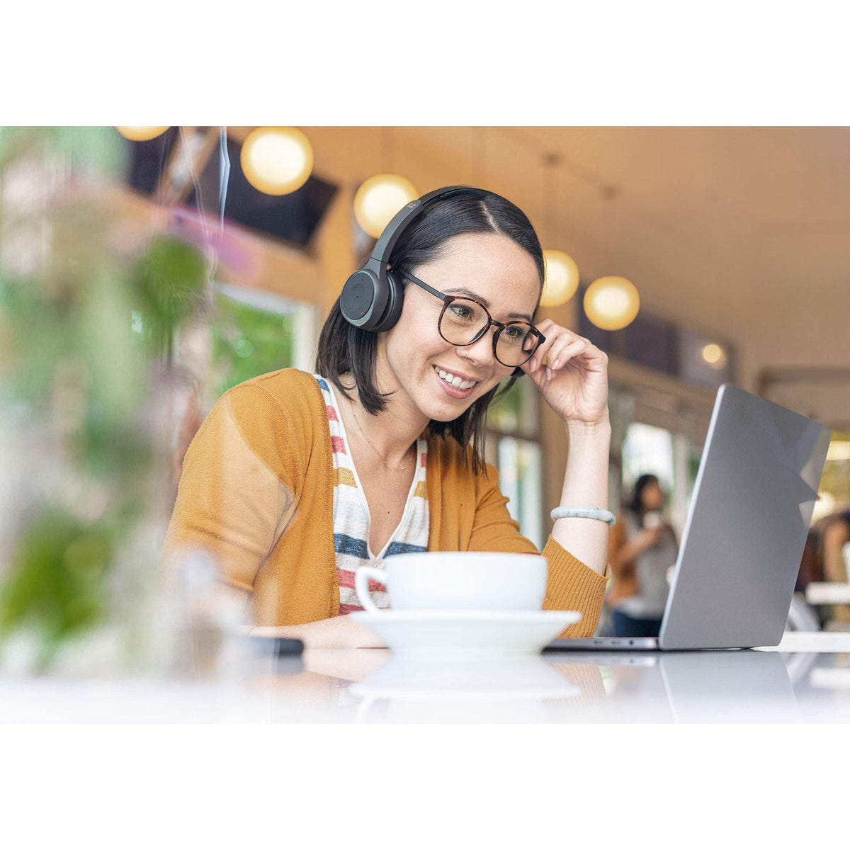 CISCO Headset 730, Wireless Dual On-Ear Bluetooth Headset with Case, USB-A HD Bluetooth Adapter, USB-A and 3.5mm Cables, Carbon Black, 2-Year Limited Liability Warranty (HS-WL-730-BUNA-C)