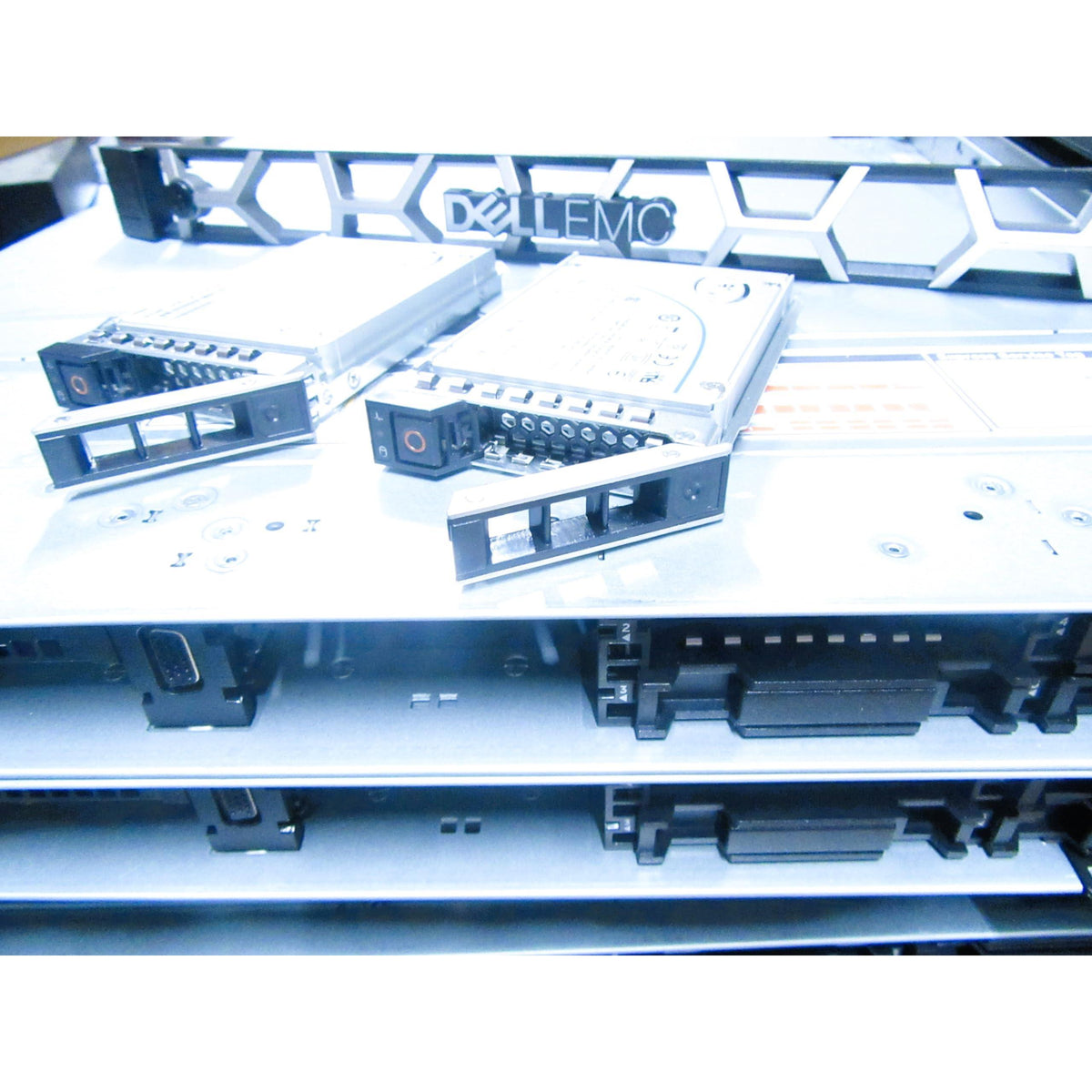 Dell PowerEdge R640 Server 10x Bay SFF NVMe 2X Gold 6240 2.60Ghz 36-Core 196GB RAM 2X 2TB U.2 NVMe SSD H330 (Renewed)