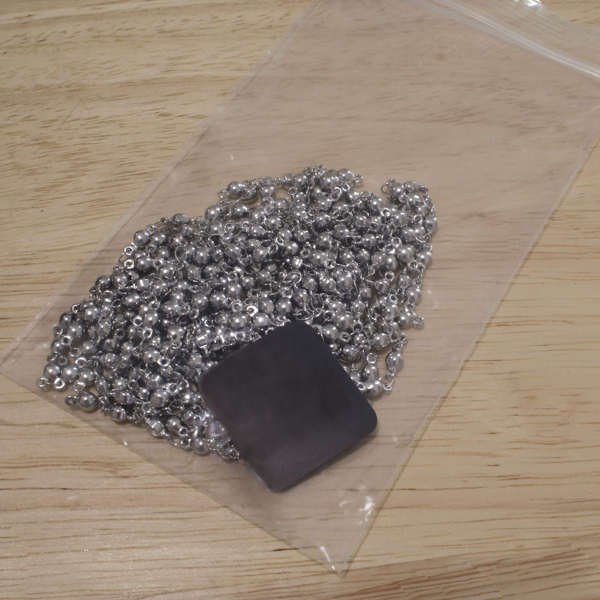 The Beadsmith Anti-Tarnish Tabs, 1 x 1 inch, Non-Abrasive, 50 tabs per Pack, for Jewelry Storage