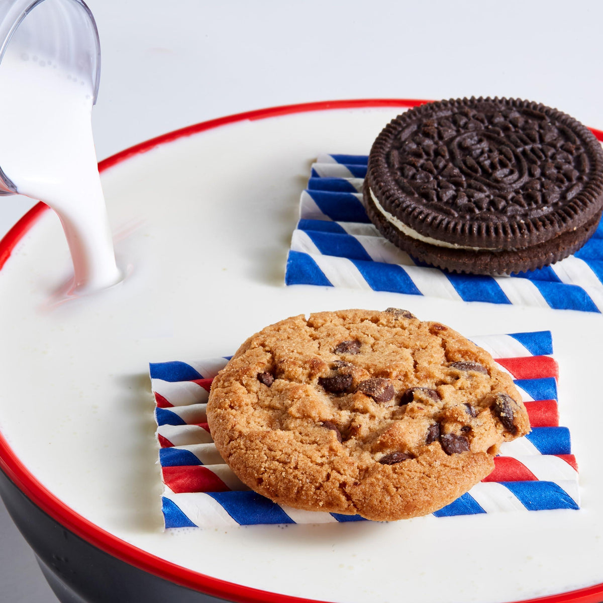 Nabisco Sweet Treats Cookie Variety Pack OREO, OREO Golden & CHIPS AHOY!, School Snacks, 30 Snack Packs (2 Cookies Per Pack)