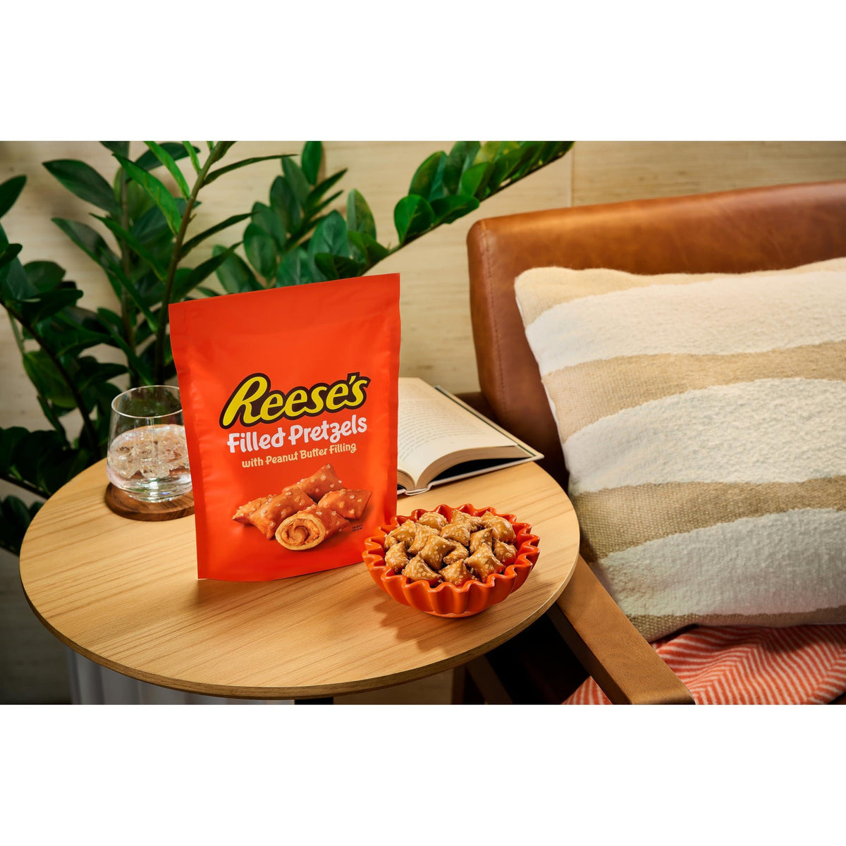 Reese's Filled Pretzels, Peanut Butter Pretzel Nuggets, Crunchy, Ready to Eat, Sweet and Salty Snack, 18oz Jar