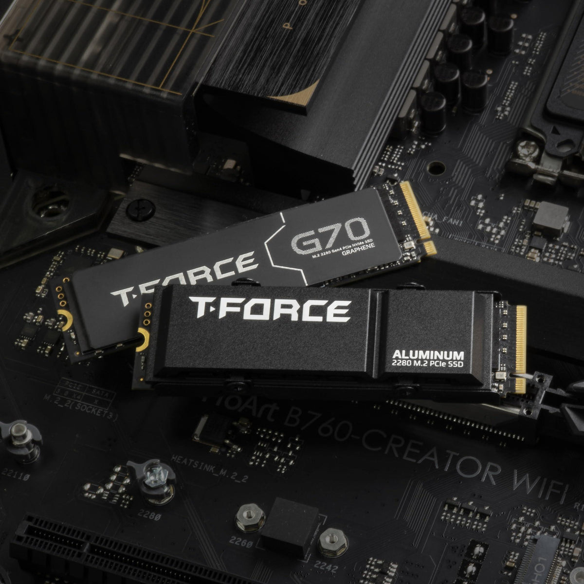 TEAMGROUP T-Force G70 PRO Aluminum Heatsink 2TB DRAM SLC Cache 3D TLC NAND NVMe InnoGrit PCIe Gen4x4 M.2 2280 Gaming Internal SSD Works with PS5 Read/Write 7400/6800 MB/s TM8FFH002T0C128