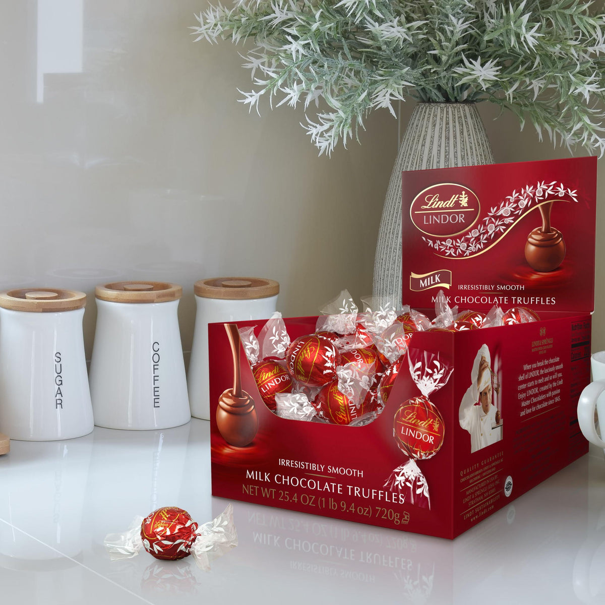 Lindt LINDOR Milk Chocolate Candy Truffles, Milk Chocolate with Smooth, Melting Truffle Center, 25.4 oz., 60 Count