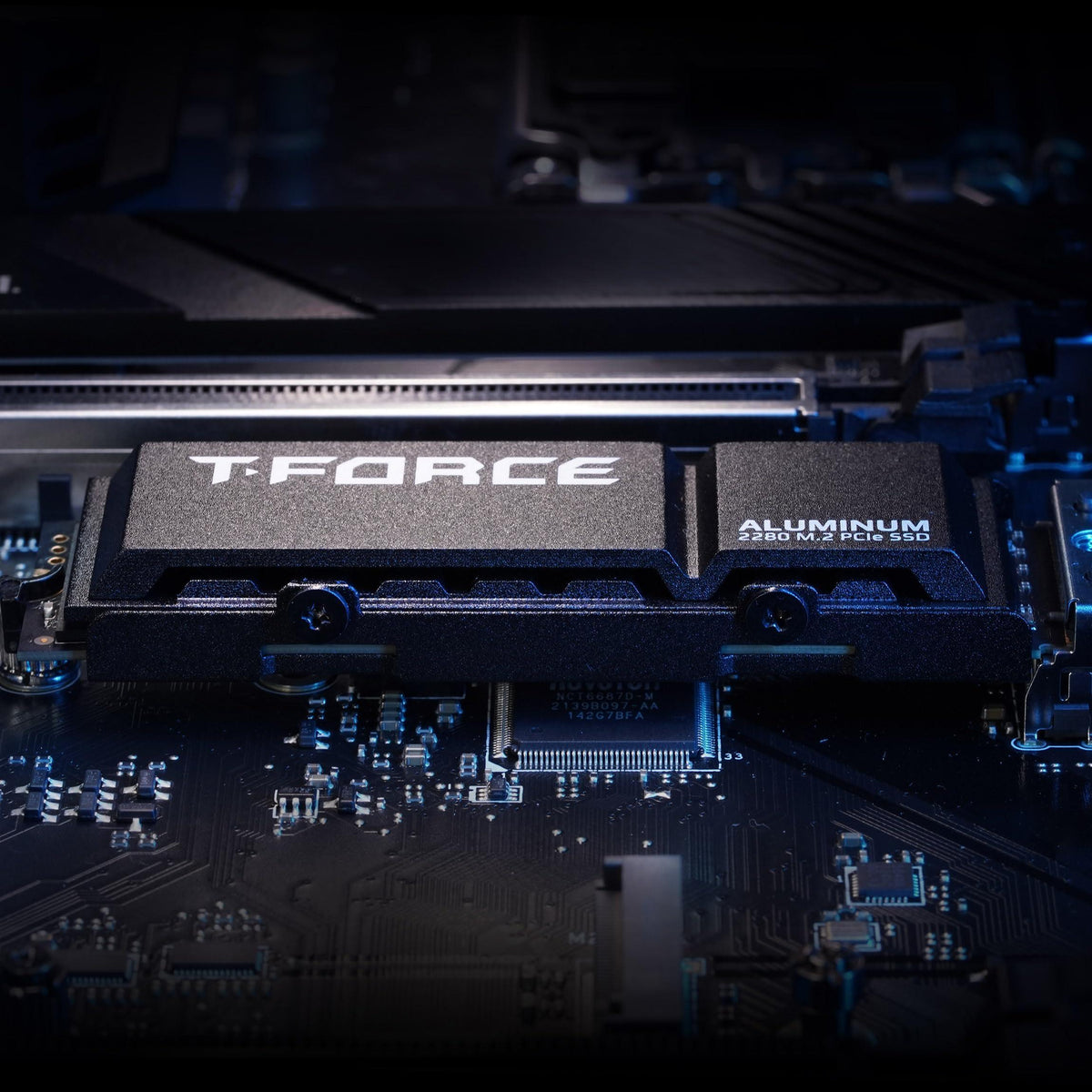 TEAMGROUP T-Force G70 PRO Aluminum Heatsink 2TB DRAM SLC Cache 3D TLC NAND NVMe InnoGrit PCIe Gen4x4 M.2 2280 Gaming Internal SSD Works with PS5 Read/Write 7400/6800 MB/s TM8FFH002T0C128