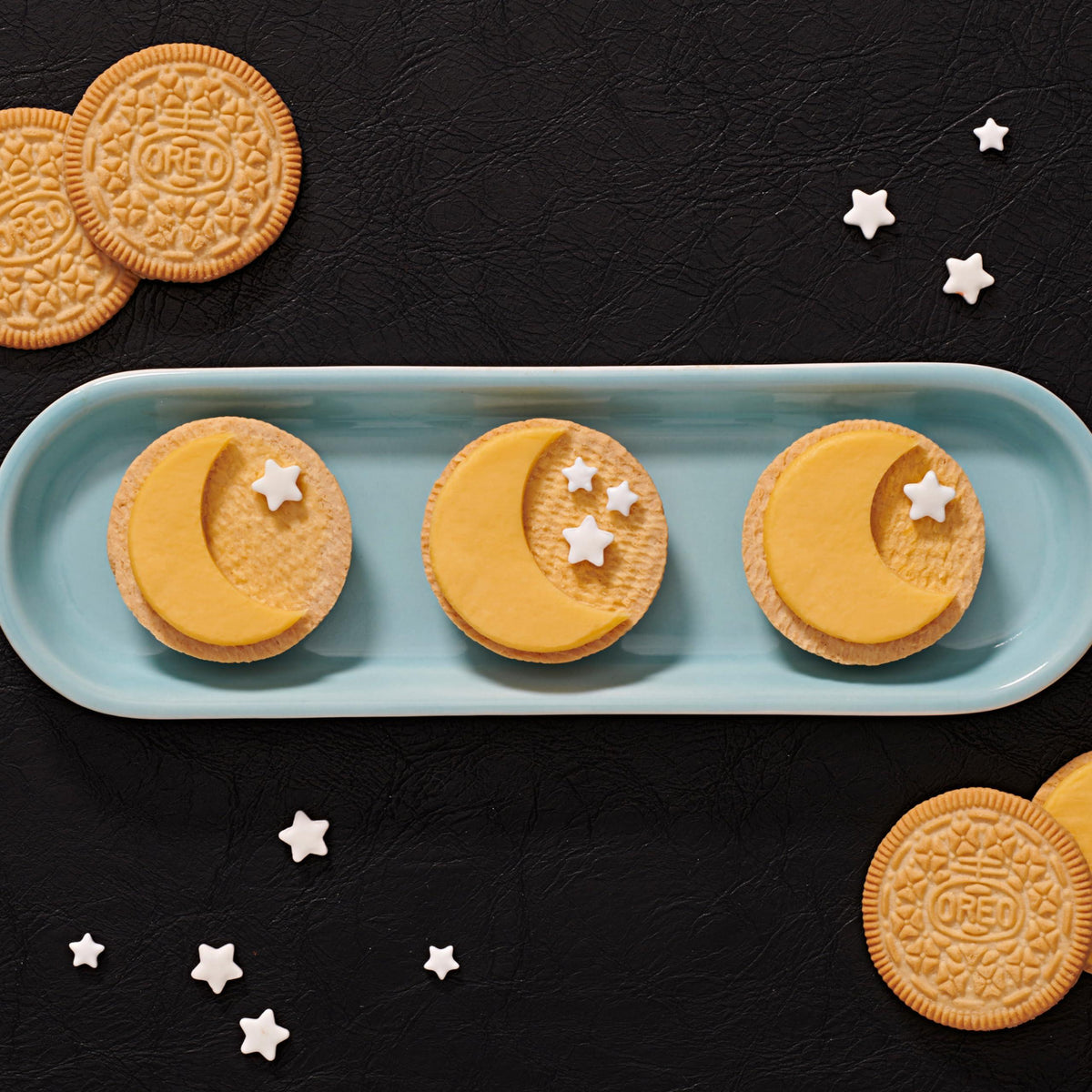 OREO Lemon Creme Sandwich Cookies, Party Size, 24.95 oz