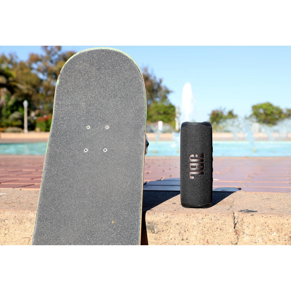 JBL Flip 6 - Portable Bluetooth Speaker, powerful sound and deep bass, IPX7 waterproof, 12 hours of playtime, JBL PartyBoost for multiple speaker pairing for home, outdoor and travel (Black)