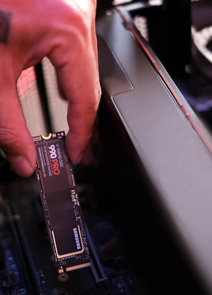 Samsung SSD 990 PRO 1TB, PCIe 4.0 M.2 2280, Up to 7,450 MB/s | PCIe 4.0 NVMe SSD with 7450 MB/s read speed and 1TB capacity for gaming, video editing and data analysis