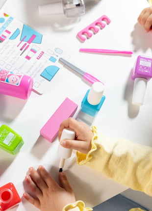 Melissa & Doug Love Your Look Pretend Nail Care Play Set – 20 Pieces for Mess-Free Play Mani-Pedis (Does NOT Contain Real Cosmetics), Pink