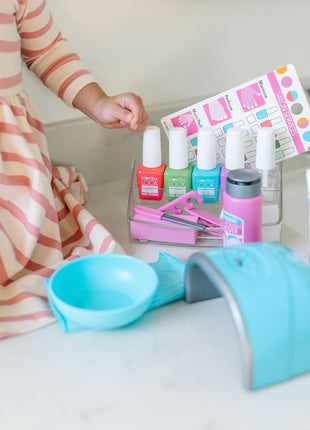 Melissa & Doug Love Your Look Pretend Nail Care Play Set – 20 Pieces for Mess-Free Play Mani-Pedis (Does NOT Contain Real Cosmetics), Pink