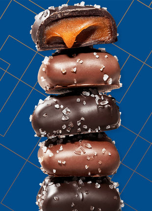 Sanders Milk Chocolate Sea Salt Caramels (32 oz Tub) – Handcrafted Small Batch Slow Cooked Caramel, Sea Salt Chocolate with Rich Indulgent Flavor, Sweet & Salty
