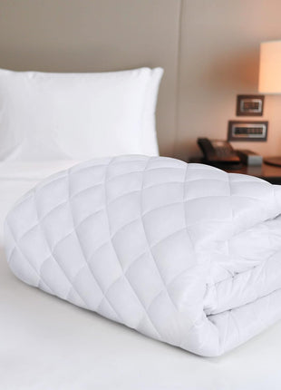 Utopia Bedding Quilted Fitted Mattress Pad, Queen Size, Elastic Fitted Mattress Topper Protector and Cover Stretches up to 16 Inches Deep, Machine Washable (White)