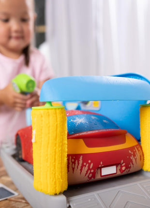 Melissa & Doug Spray & Shine Car Wash Color-Changing Water Toy Play Set Boys and Girls 3+