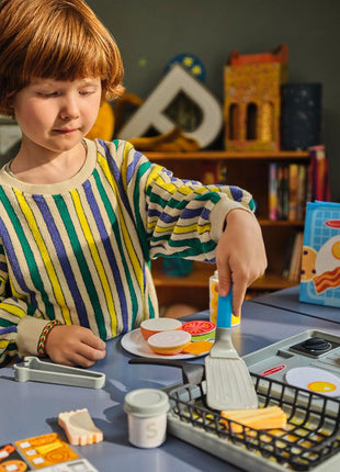 Melissa & Doug Flip & Fry Grill Play Set with Water Wow!® Kids Kitchen Playset with Color Changing Play Food, Preschool Toys for Girls & Boys Ages 3+