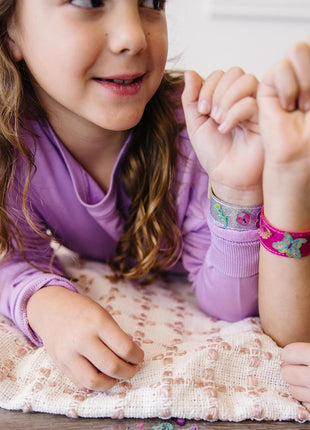 Melissa & Doug Design-Your-Own Bracelets with 100+ Sparkle Gem & Glitter Stickers, Kids Snap Bracelets, Stickers & Jewelry Crafts, Preschool Toys for Girls & Boys Ages 4+