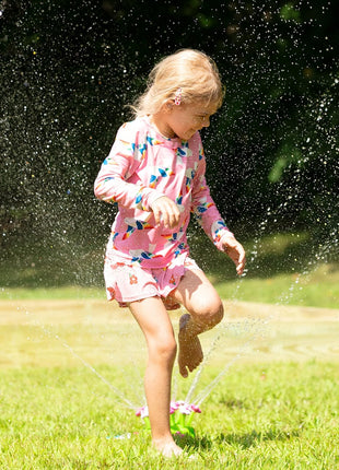 Melissa & Doug Sunny Patch Pretty Petals Flower Sprinkler Toy with Hose Attachment Toddler and Kids Outdoor Water Play Ages 3+