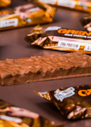 Grenade High Protein, Low Sugar Bar - Fudged Up, 12 x 60 g | High Protein, Low Sugar Bar, 22 g Protein, 1 g Sugar, Fudge Center, Caramel, & Dark Chocolate Chips, Milk Chocolate Coated