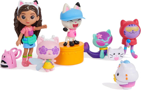 Spin Master Gabby's Dollhouse Travel Figure Set with 5 Cat Toys & Meow-Mazing Interactive Dollhouse with 7 Rooms, LCD Screen & Sound Effects Bundle