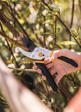 Fiskars Bypass Pruning Shears, 5/8-Inch Cut Capacity Garden Clippers, Gardening Scissors with Sharp, Rust Resistant Steel Blade