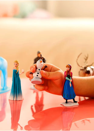 Disney Store Official Frozen Figure Set – 8 Fully Sculpted Disney Figures Including Anna, Elsa, Olaf, Kristoff & More in Double-Tiered Box with Scenic Backgrounds