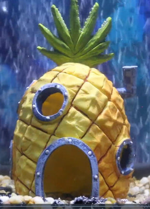 Penn-Plax (SBR10EO Spongebob Squarepants Officially Licensed Aquarium Ornament 芒聙聯 Spongebob芒聙聶s Pineapple House 芒聙聯 Medium