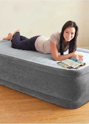 Intex Twin Size Air Mattress, 18in Height, Built-in Pump, Dura-Beam Deluxe Comfort-Plush - Portable Inflatable Blow-up Bed for Camping, Travel, Guests