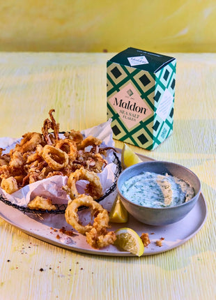 Maldon Salt, Sea Salt Flakes, 8.5 oz (240 g), Kosher, Natural, Unique Gourmet Pyramid Shaped Salt Flakes, Perfect for a Wide Range of Dishes, Hand-Harvested for Four Generations (Packaging May vary)