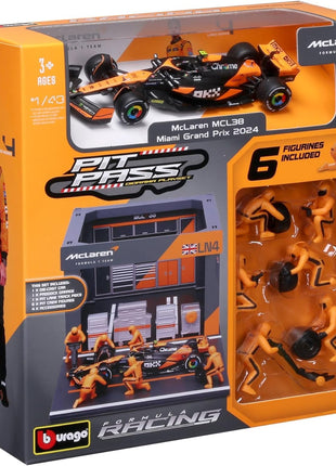 Bburago 1:43 Scale 2024 Formula Race McLaren MCL38 Pit Pass Paddock Set, Norris #4