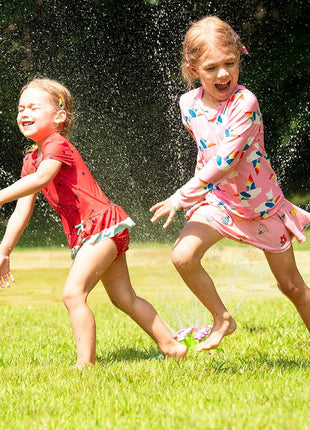 Melissa & Doug Sunny Patch Pretty Petals Flower Sprinkler Toy with Hose Attachment Toddler and Kids Outdoor Water Play Ages 3+