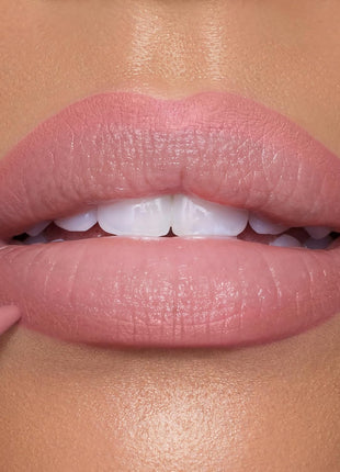 Charlotte Tilbury Lip Cheat Lip Liner Pencil - Gives Lips a Fuller-Looking, Defined Pout - Enriched with Jojoba Oil & Hyaluronic Acid - Waterproof, Smudge-Proof & Transfer-Proof