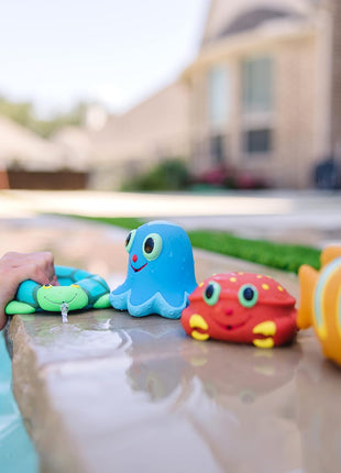 Melissa & Doug Sunny Patch Seaside Sidekicks Squirters with 4 Squeeze-and-Squirt Animals - Water Toys for Kids