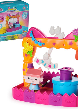 Gabby's Dollhouse Baby Box Talent Show Balcony Playset, 8-Pcs with Toy | Balcony Playset, Baby Box Cat Figure, Magic Hat Accessory, Surprise Toy Charm, Kids Toys for Girls & Boys Ages 3+
