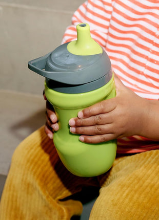 Tommee Tippee Insulated 9oz Sporty Spout Toddler Water Bottle, No Spill Sippy Cups for Toddlers 1-3, Two-Piece Valve Helps Stop Spills, Orange and Blue, BPA Free, Pack of 2