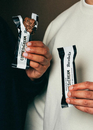 Barebells Protein Bars Cookies & Cream - 12 Count, 20g High Protein Treats - Chocolate Nutrition Bar with 1g Total Sugars - On-The-Go Breakfast or Post-Workout Snack