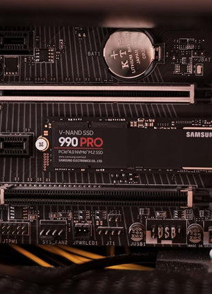Samsung SSD 990 PRO 1TB, PCIe 4.0 M.2 2280, Up to 7,450 MB/s | PCIe 4.0 NVMe SSD with 7450 MB/s read speed and 1TB capacity for gaming, video editing and data analysis