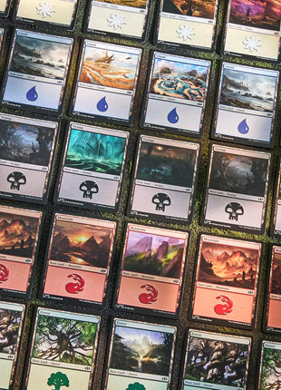 Magic: The Gathering 2025 Land Station (400 Basic Land Cards)