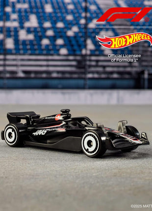 Hot Wheels Toy Cars Formula 1 5-Pack, Set of 5 1:64 Scale Die-Cast Vehicles Featuring F1 Racing Team Decos, Collectible Race Cars