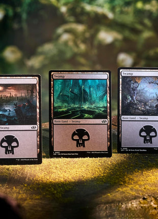 Magic: The Gathering 2025 Land Station (400 Basic Land Cards)
