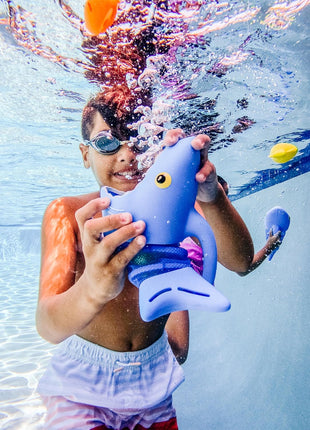 Melissa & Doug Sunny Patch Spark Shark Fish Hunt Pool Game With 2 Nets and 6 Fish to Catch