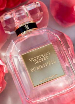 Victoria's Secret Bombshell Eau de Parfum, Notes of Purple Passion Fruit, Shangri-La Peony & Vanilla Orchid, Perfumes for Women (3.4 oz)