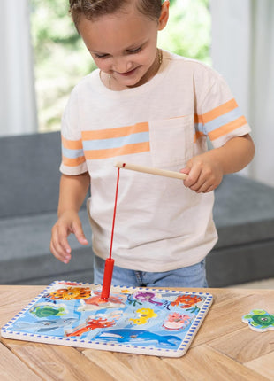 Melissa & Doug Magnetic Wooden Fishing Game and Puzzle with Wooden Ocean Animal Magnets