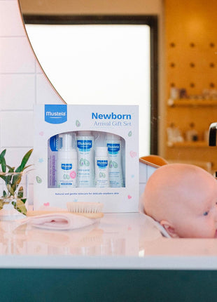 Mustela Newborn Arrival Gift Set - Baby Skincare & Bath Time Essentials - Natural & Plant Based - 5 Items Set