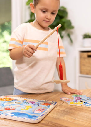Melissa & Doug Magnetic Wooden Fishing Game and Puzzle with Wooden Ocean Animal Magnets