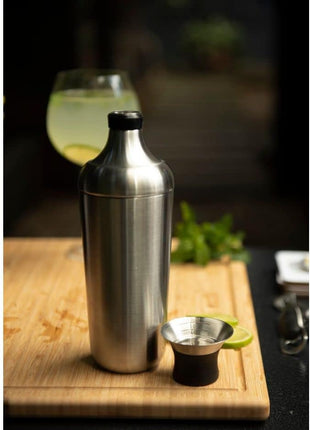 OXO Steel Cocktail Shaker with Strainer, Stainless Finish - 24 oz Capacity | Bar Tool, Easy-Grip Design, Home Bar, Bartending Equipment, Beginner-Friendly, Leak-Proof, Single Wall Shaker