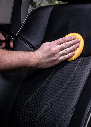 Meguiar's Gold Class Leather Conditioner Spray - Premium Car Leather Conditioner - Protect Your Car's Seats from Cracking, Fading and Drying Out - Keep It Looking and Feeling New, 16 Oz