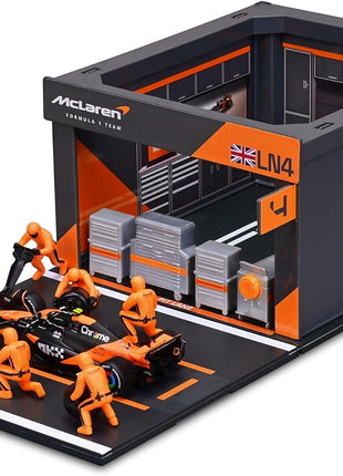 Bburago 1:43 Scale 2024 Formula Race McLaren MCL38 Pit Pass Paddock Set, Norris #4