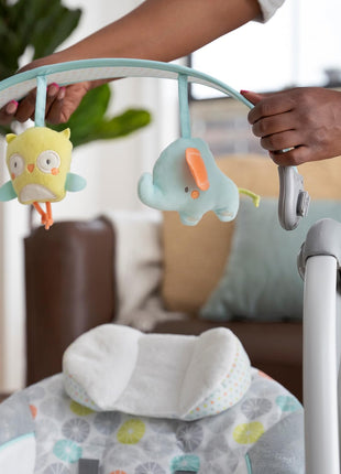 Ingenuity Swing 'n Go 5-Speed Baby Swing - Foldable, Portable, 2 Plush Toys & Sounds, 0-9 Months 6-20 lbs (Hugs & Hoots)