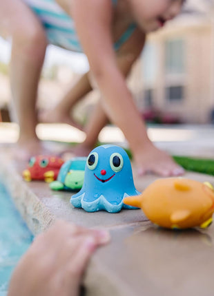 Melissa & Doug Sunny Patch Seaside Sidekicks Squirters with 4 Squeeze-and-Squirt Animals - Water Toys for Kids